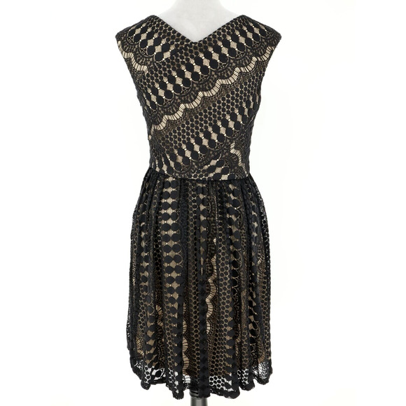 Betsey Johnson Dress Womens 4 Black Lace Beige Lined Side Zip Fit n Flare Party - Picture 2 of 12